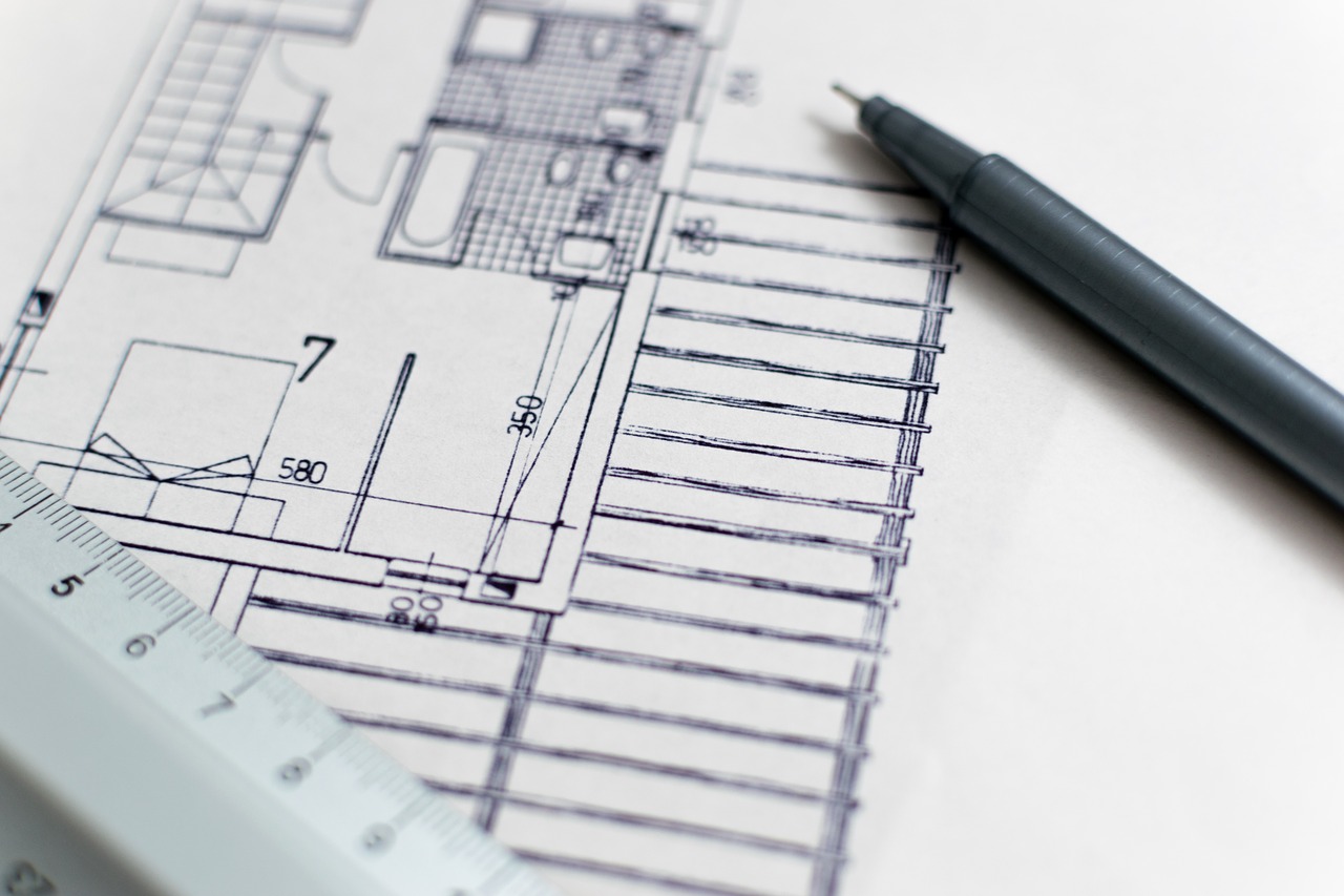 plan et stylo d'architecte